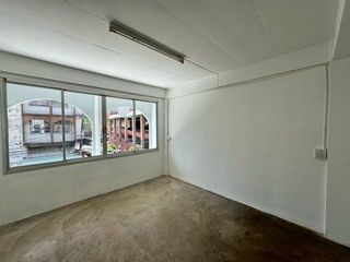 For rent 2 bedrooms retail Space in Bang Kapi, Bangkok