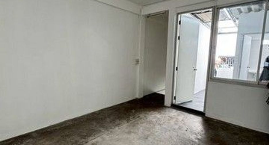 For rent 2 bedrooms retail Space in Bang Kapi, Bangkok