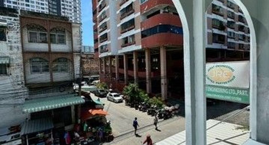For rent 2 bedrooms retail Space in Bang Kapi, Bangkok