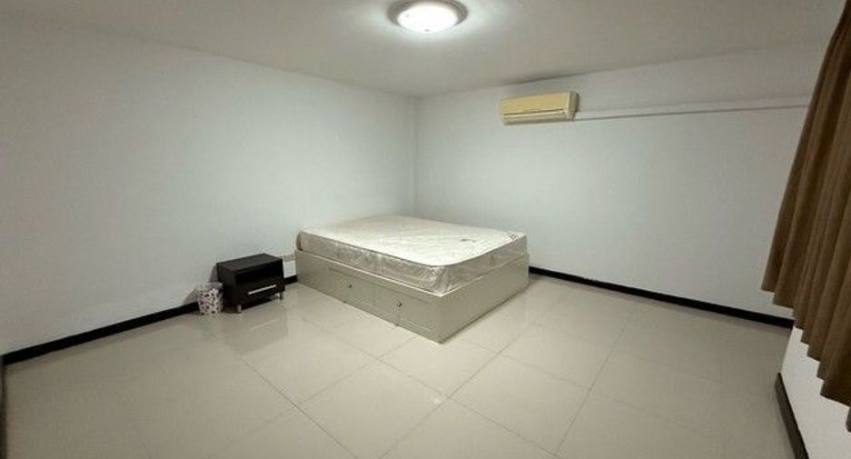 For rent 4 bedrooms house in Bang Na, Bangkok