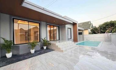 Villa en alquiler de 4 habitaciones en Bang Lamung, Chonburi