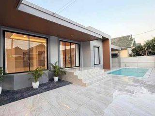 Villa en alquiler de 4 habitaciones en Bang Lamung, Chonburi