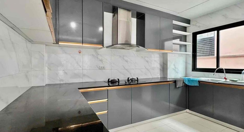 Villa en alquiler de 4 habitaciones en Bang Lamung, Chonburi