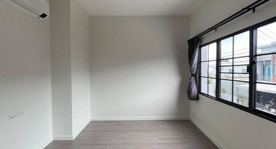 For rent 3 bedrooms house in Chom Thong, Bangkok