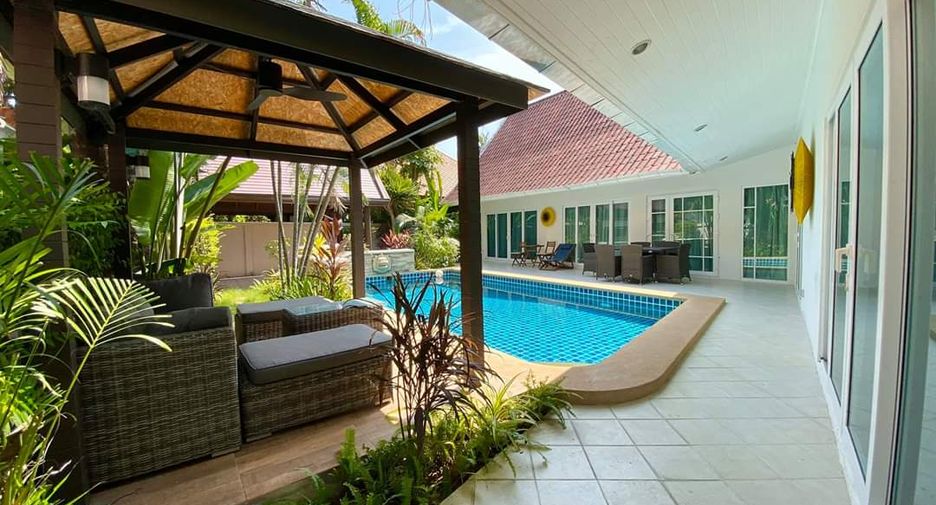 For sale 3 bedrooms villa in Jomtien, Pattaya