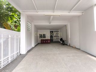 For sale 5 bedrooms townhouse in Din Daeng, Bangkok
