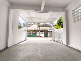 For sale 5 bedrooms townhouse in Din Daeng, Bangkok