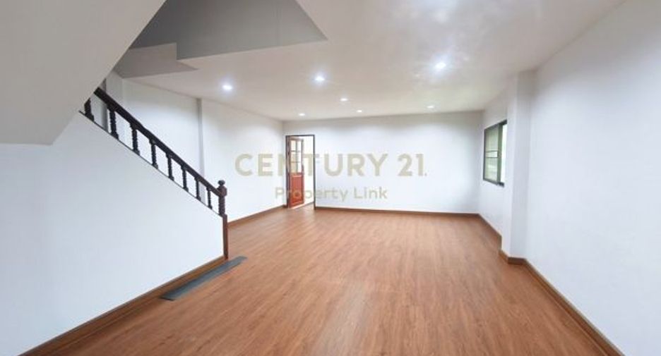 For sale 5 bedrooms townhouse in Din Daeng, Bangkok