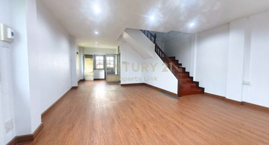 For sale 5 bedrooms townhouse in Din Daeng, Bangkok
