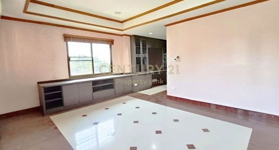 For sale 5 bedrooms townhouse in Din Daeng, Bangkok