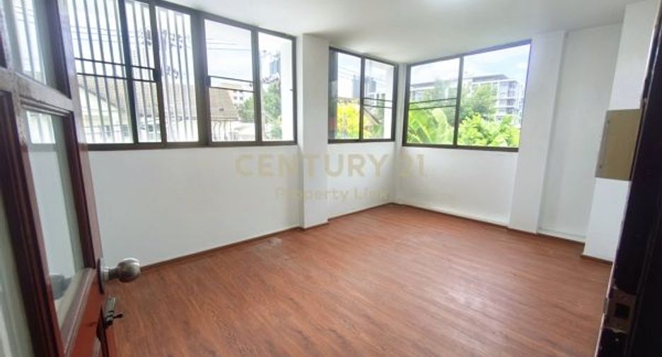 For sale 5 bedrooms townhouse in Din Daeng, Bangkok
