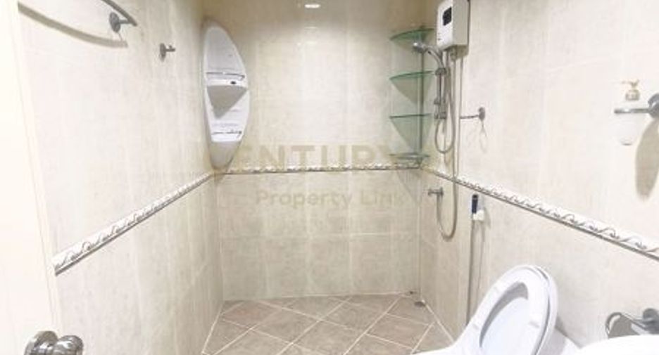 For sale 5 bedrooms townhouse in Din Daeng, Bangkok