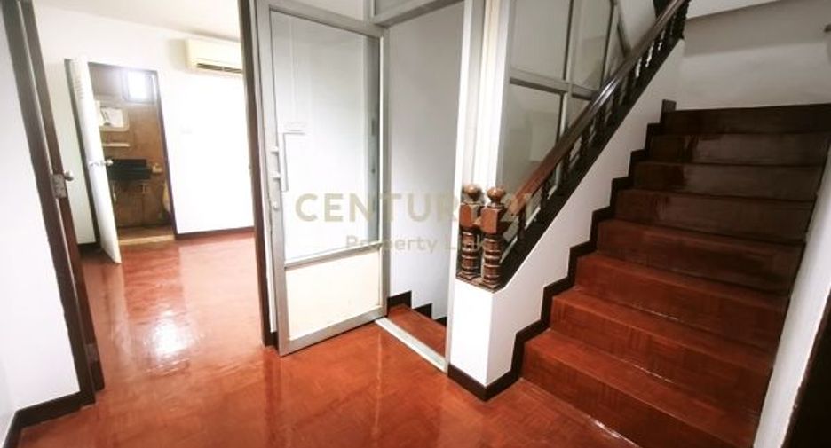 For sale 5 bedrooms townhouse in Din Daeng, Bangkok