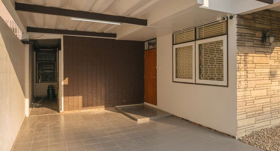 For sale retail Space in Watthana, Bangkok