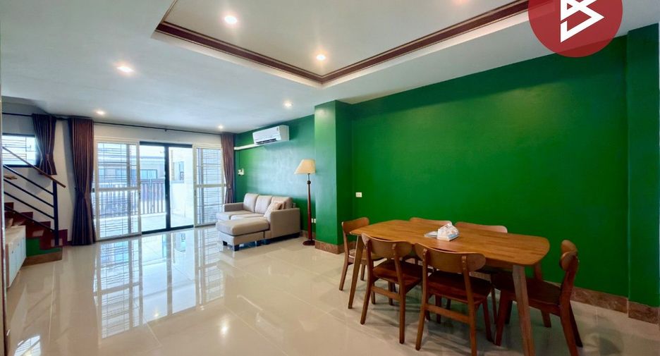 For sale 3 ベッドルーム townhouse in Mueang Chon Buri, Chonburi
