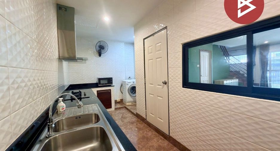 For sale 3 ベッドルーム townhouse in Mueang Chon Buri, Chonburi