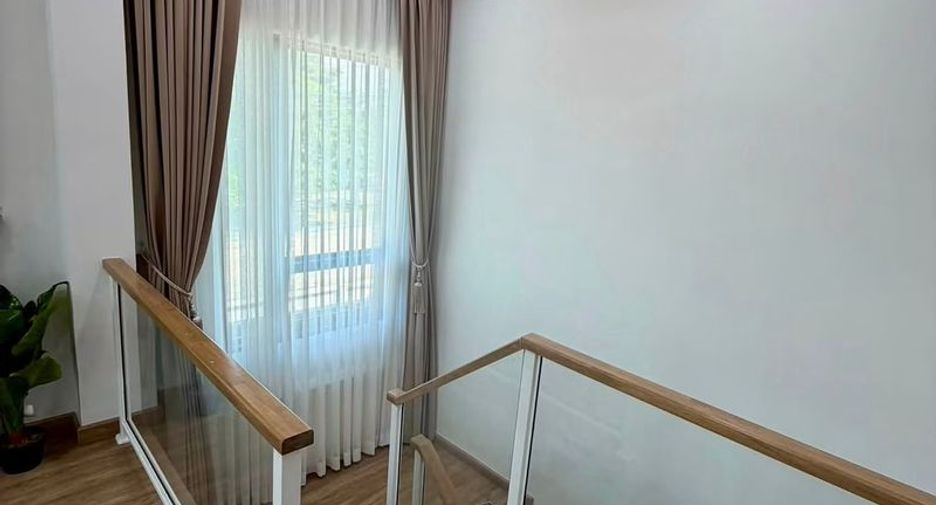 For rent and for sale 4 bedrooms house in Si Racha, Chonburi