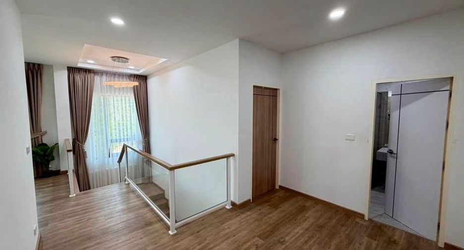 For rent and for sale 4 bedrooms house in Si Racha, Chonburi