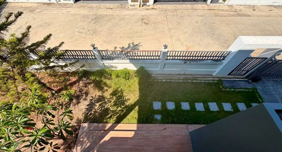 For rent and for sale 4 bedrooms house in Si Racha, Chonburi
