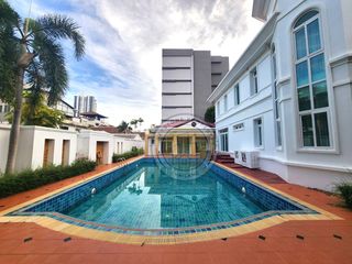À louer 8 chambres villa à Bang Lamung, Chonburi