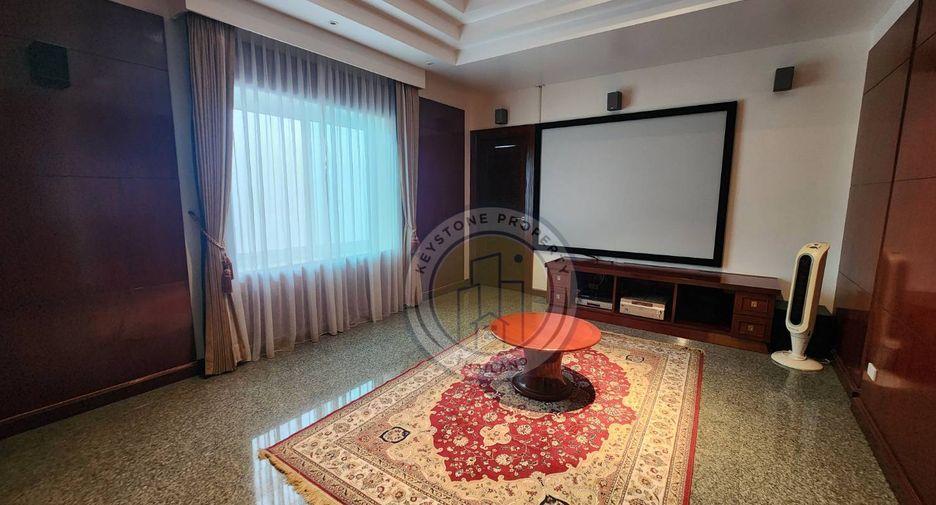 For rent 8 bedrooms villa in Bang Lamung, Chonburi