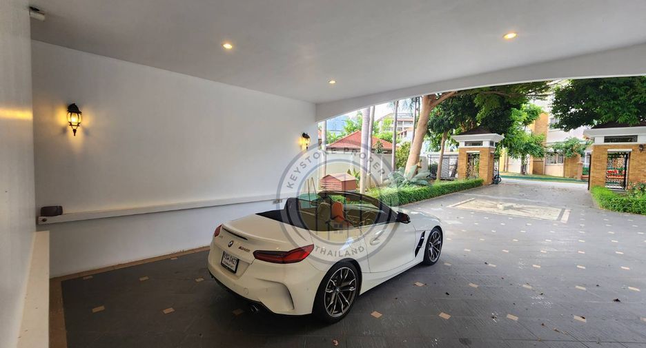 For rent 8 bedrooms villa in Bang Lamung, Chonburi