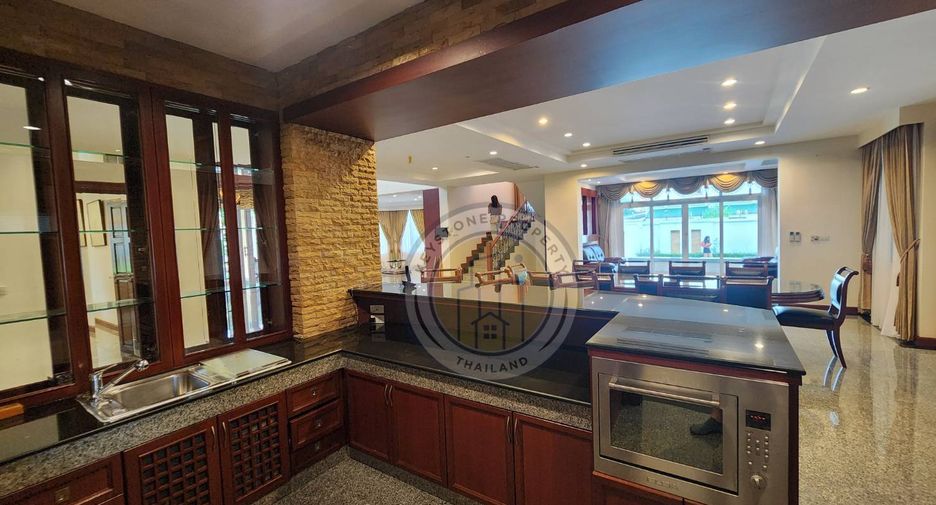 For rent 8 bedrooms villa in Bang Lamung, Chonburi