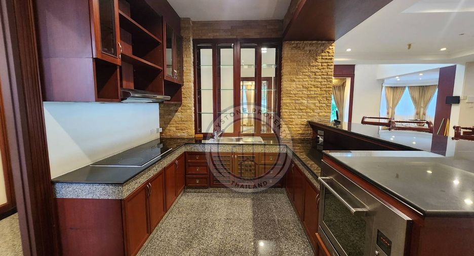 For rent 8 bedrooms villa in Bang Lamung, Chonburi