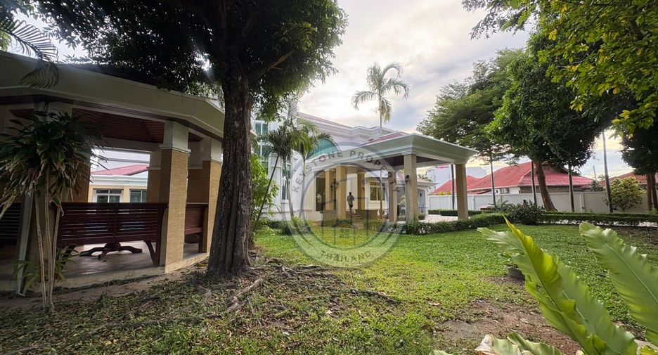 For rent 8 bedrooms villa in Bang Lamung, Chonburi