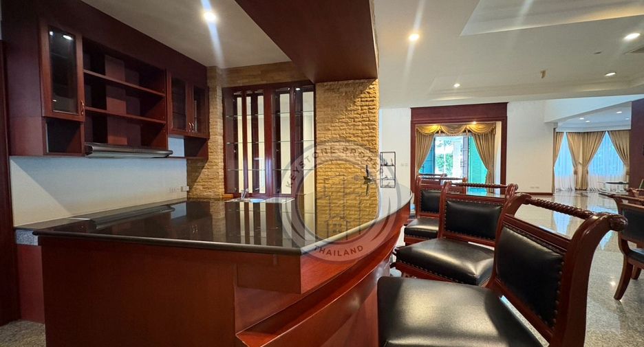 For rent 8 bedrooms villa in Bang Lamung, Chonburi