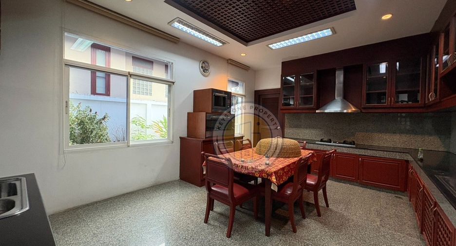 For rent 8 bedrooms villa in Bang Lamung, Chonburi