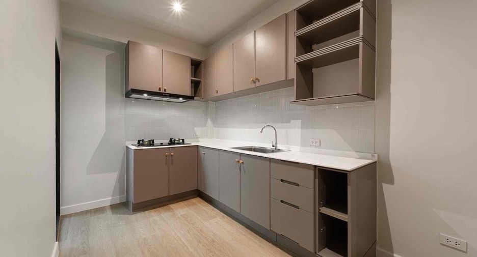 For sale and for rent 5 bedrooms townhouse in Khlong Toei, Bangkok