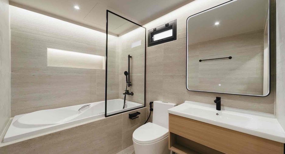 For sale and for rent 5 bedrooms townhouse in Khlong Toei, Bangkok