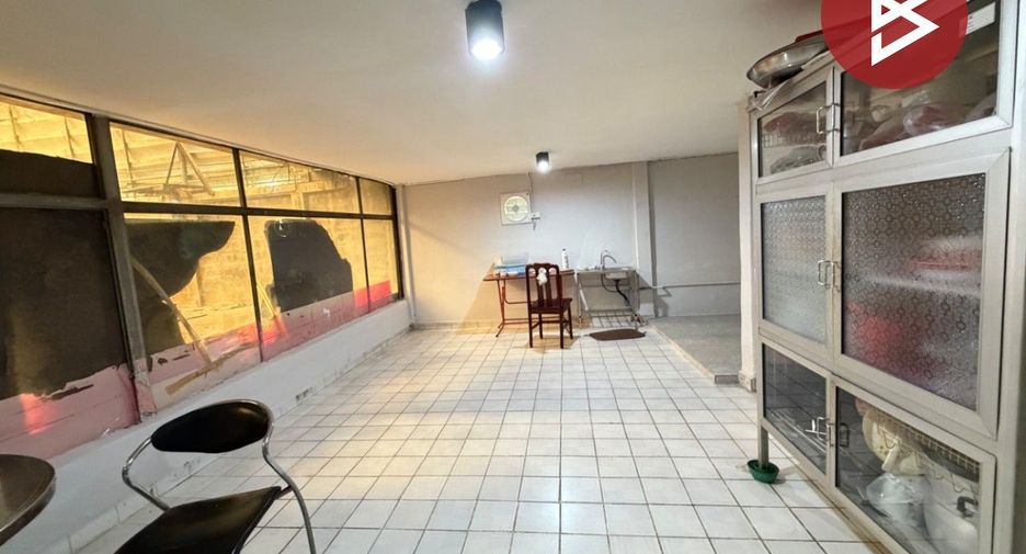 For sale warehouse in Mueang Samut Prakan, Samut Prakan