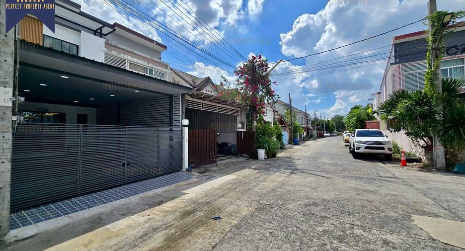 Reihenhaus zum Kauf mit 3 Zimmer in Khan Na Yao, Bangkok