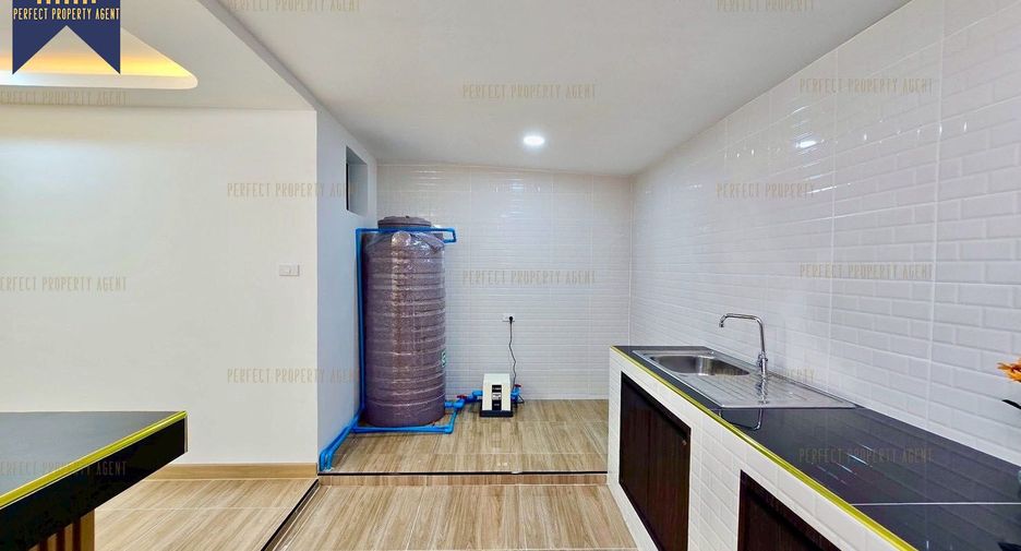 Reihenhaus zum Kauf mit 3 Zimmer in Khan Na Yao, Bangkok
