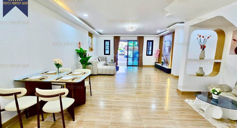 Reihenhaus zum Kauf mit 3 Zimmer in Khan Na Yao, Bangkok