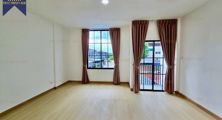 Reihenhaus zum Kauf mit 3 Zimmer in Khan Na Yao, Bangkok