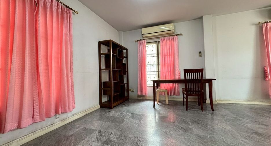 For sale 3 bedrooms house in Bang Khen, Bangkok