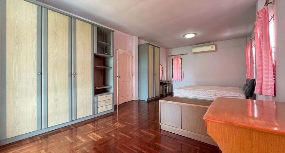 For sale 3 bedrooms house in Bang Khen, Bangkok