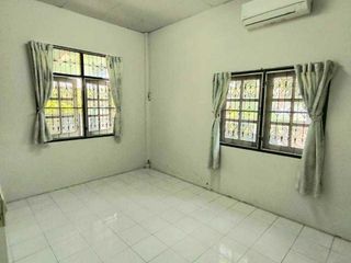 Casa adosada en venta de 2 habitaciones en Phutthamonthon, Nakhon Pathom
