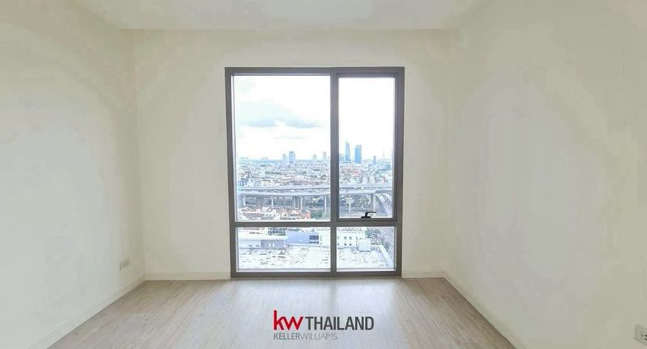 For sale 4 bedrooms condo in Yan Nawa, Bangkok