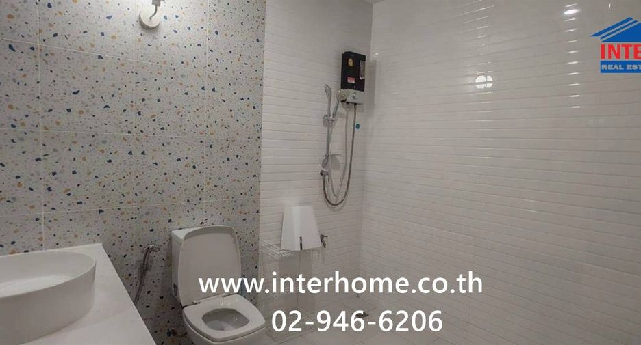 For rent 4 bedrooms townhouse in Bang Sue, Bangkok