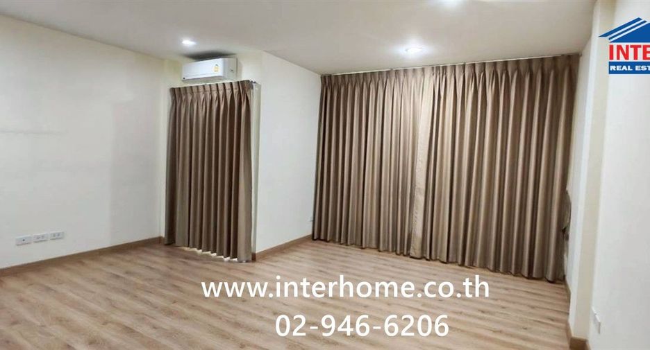 For rent 4 bedrooms townhouse in Bang Sue, Bangkok