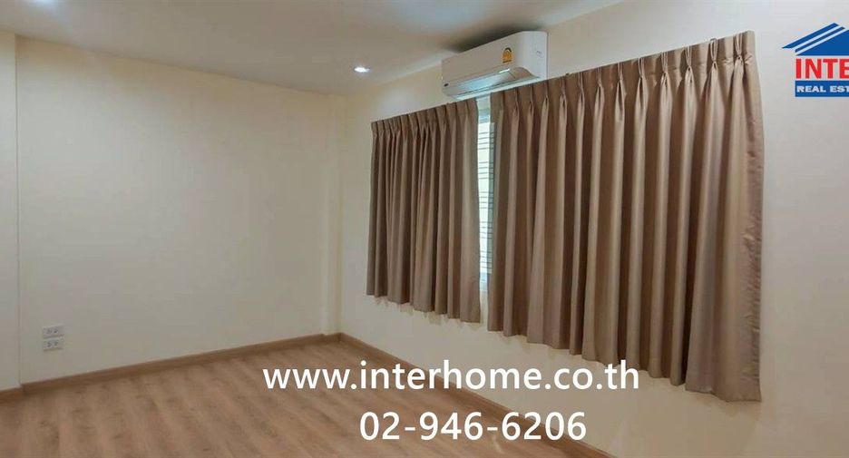For rent 4 bedrooms townhouse in Bang Sue, Bangkok
