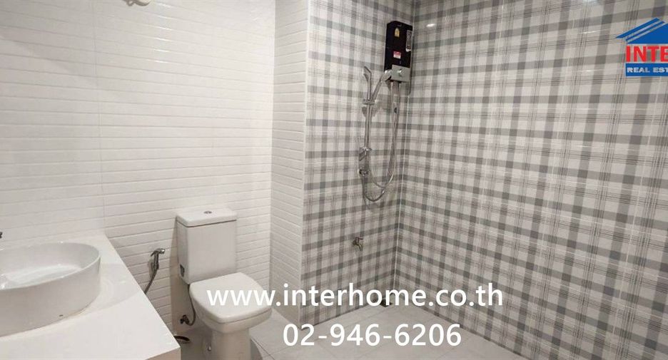 For rent 4 bedrooms townhouse in Bang Sue, Bangkok
