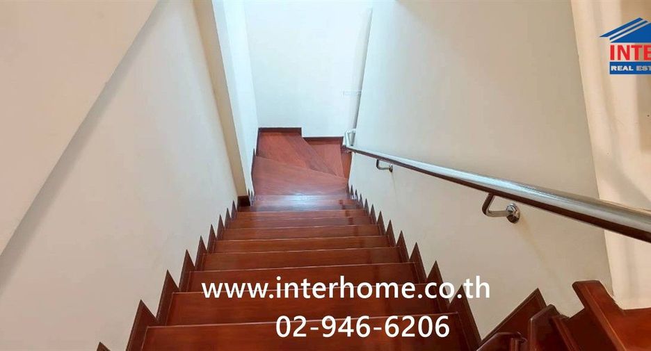For rent 4 bedrooms townhouse in Bang Sue, Bangkok