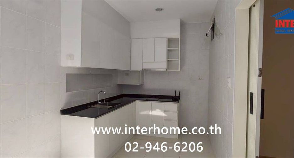 For rent 4 bedrooms townhouse in Bang Sue, Bangkok