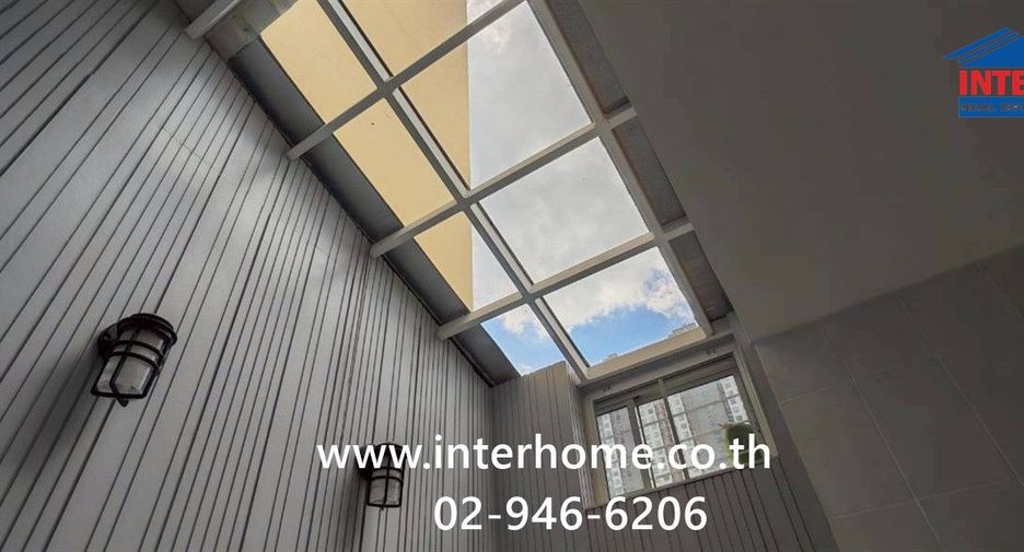 For rent 4 bedrooms townhouse in Bang Sue, Bangkok