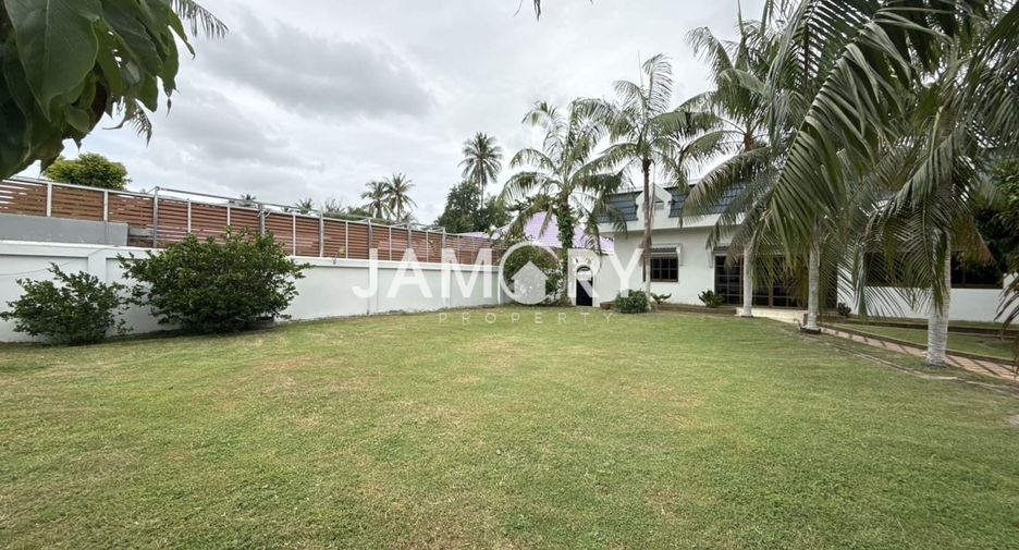 Haus zur Miete mit 5 Zimmer in Bang Lamung, Chonburi